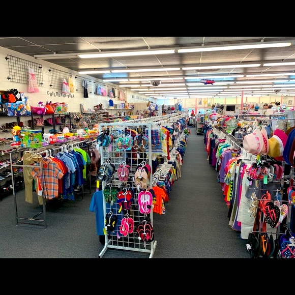 UPTOWN RESALE & CONSIGNMENTS SINCE 1992 - Picture 8 of 9